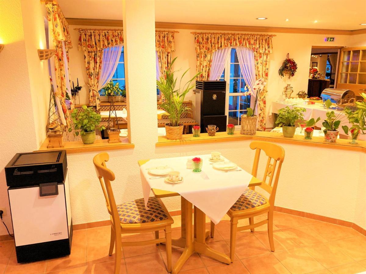 Landhaus Mueritzgarten Hotel Garni Röbel Esterno foto