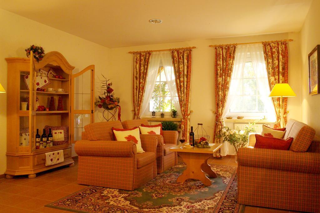 Landhaus Mueritzgarten Hotel Garni Röbel Esterno foto