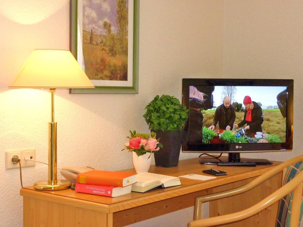 Landhaus Mueritzgarten Hotel Garni Röbel Esterno foto
