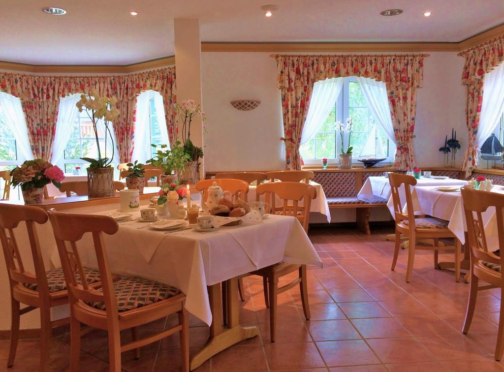Landhaus Mueritzgarten Hotel Garni Röbel Esterno foto