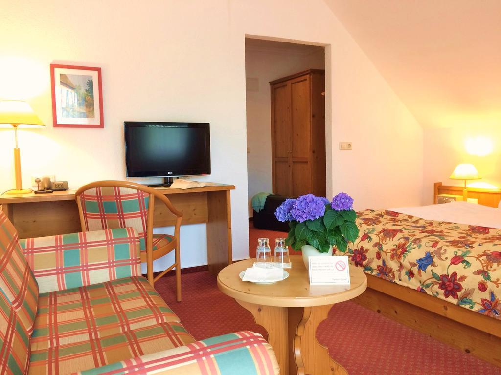 Landhaus Mueritzgarten Hotel Garni Röbel Esterno foto