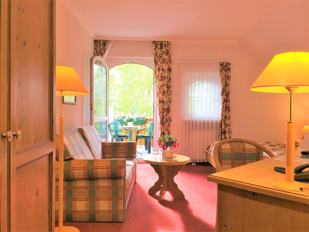 Landhaus Mueritzgarten Hotel Garni Röbel Esterno foto