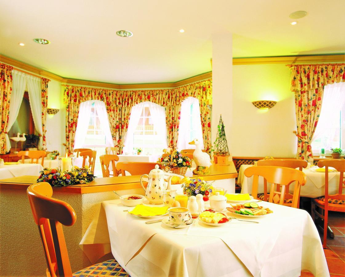 Landhaus Mueritzgarten Hotel Garni Röbel Esterno foto