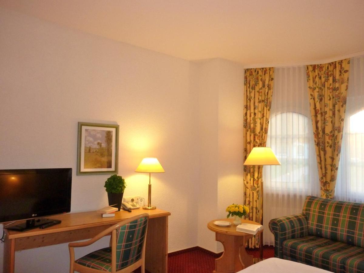 Landhaus Mueritzgarten Hotel Garni Röbel Esterno foto
